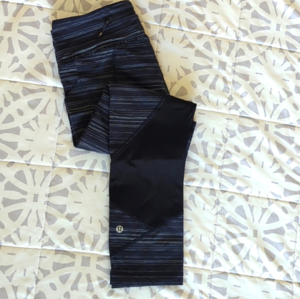 LULULEMON ATHLETICA Pace Rival Crop Legging in Navy Blue - Picture 1 of 9